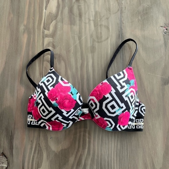 PINK Victoria's Secret Other - Pink Victoria’s Secret Wear Everywhere Push Up Bra size: 32C